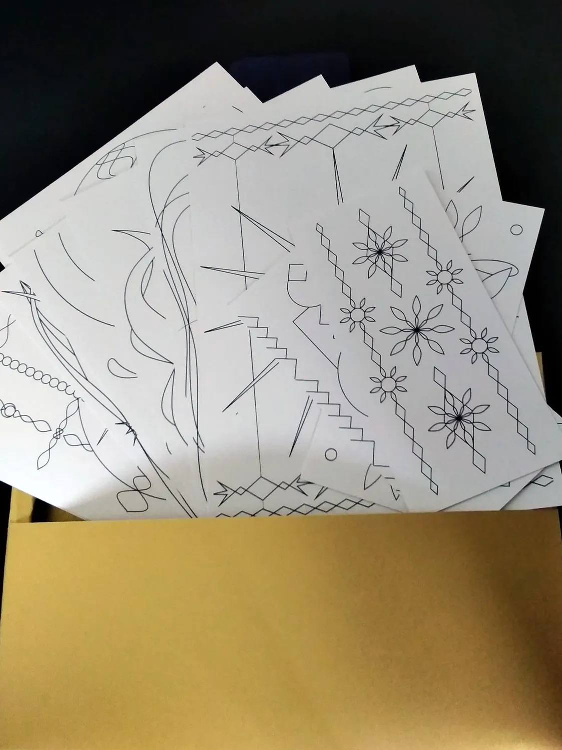 Celineclic And Create Mandala coffret coloriage 12 crayons A5