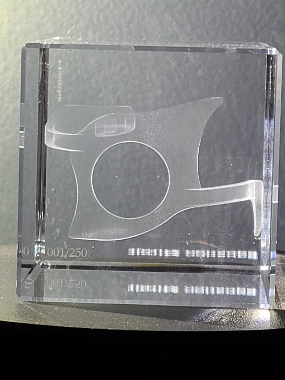 Le Digraphe Morpho Equation Miroir bloc verre 6x6x9