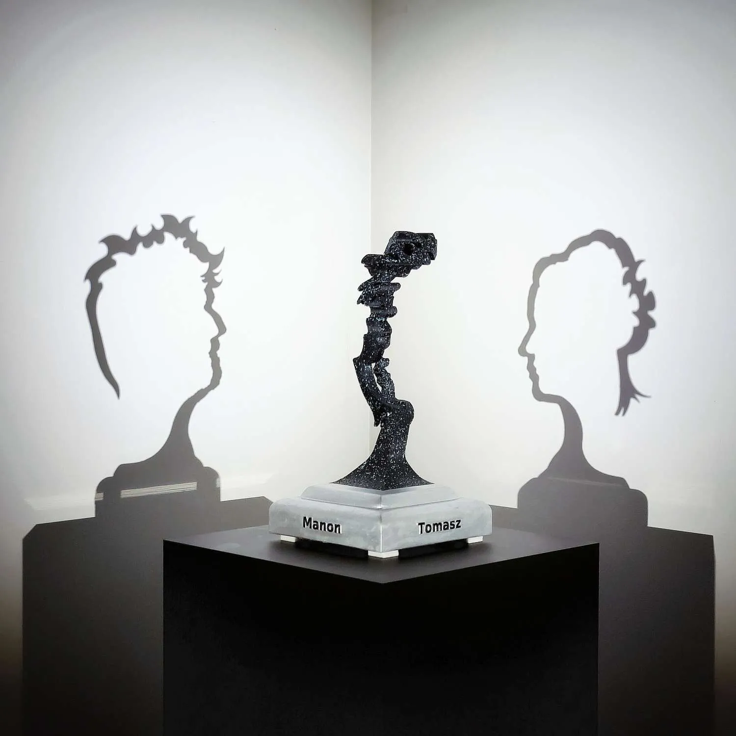 Le Digraphe Les Inséparables sculpture couple prénoms marbre