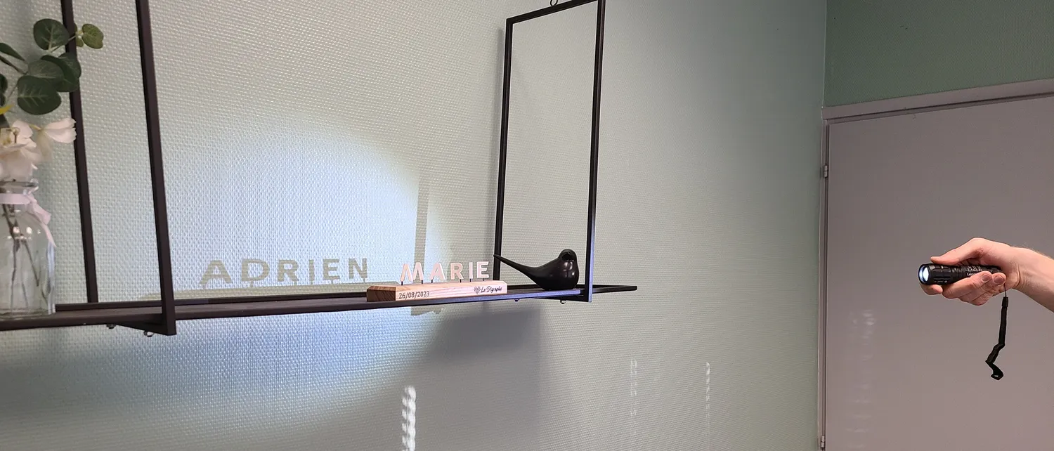 Le Digraphe lampe torche ombre prénom zoom LED + piles
