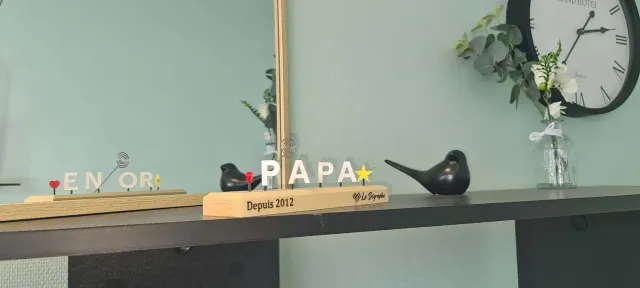 Le Digraphe Papa En Or digraphe décoratif doré