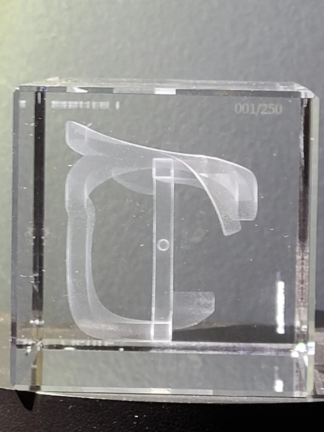 Morpho Genre tirage limité sculpture verre 250 ex 6x6x9cm