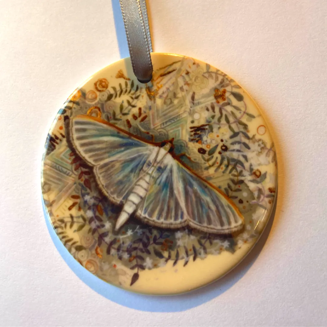 Helena Perry Jasmine Moth décoration porcelaine sapin