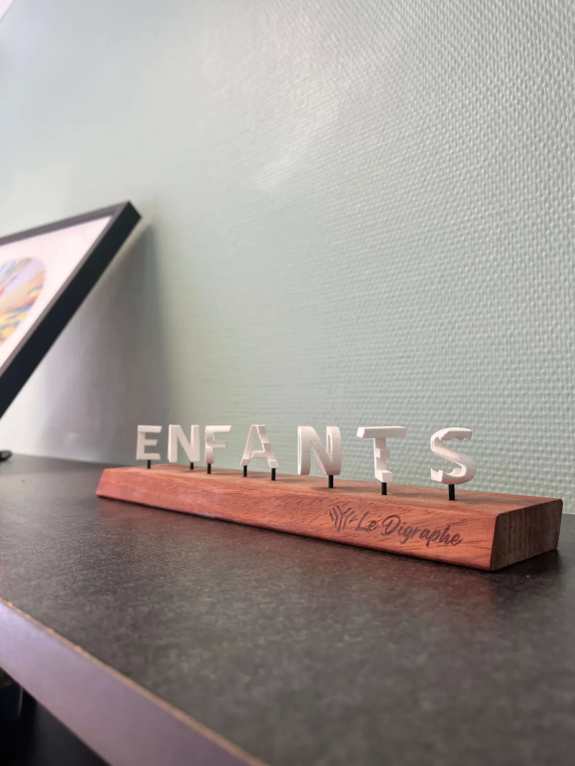 Le Digraphe Tables des Enfants digraphe signalétique padouk