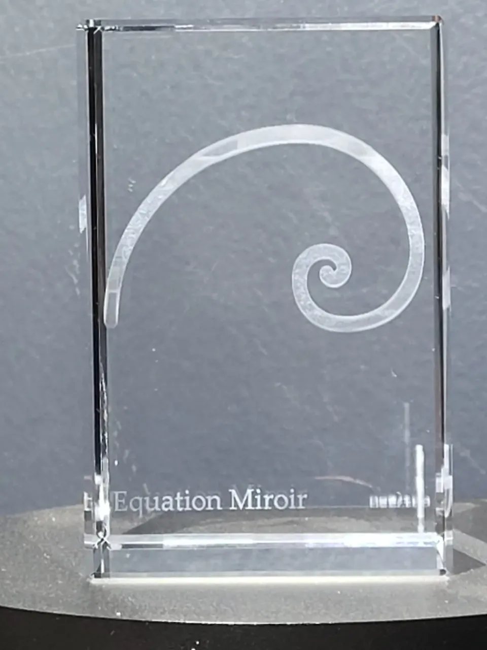 Le Digraphe Morpho Equation Miroir bloc verre 6x6x9