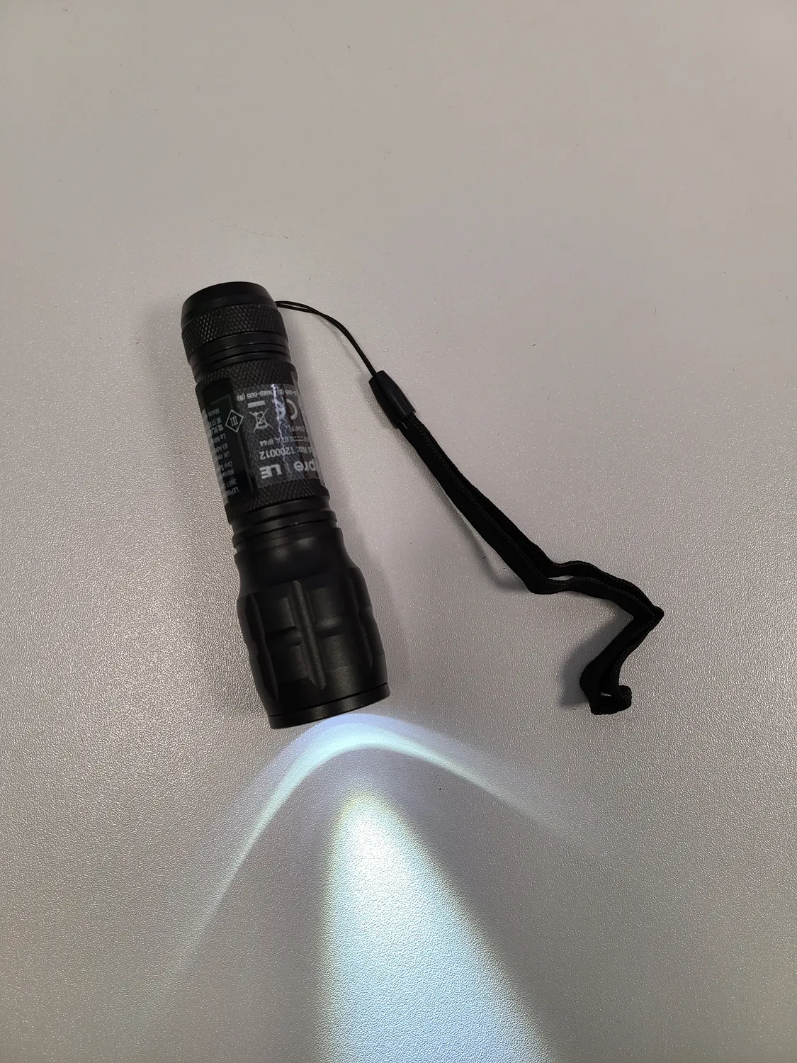Le Digraphe lampe torche ombre prénom zoom LED + piles
