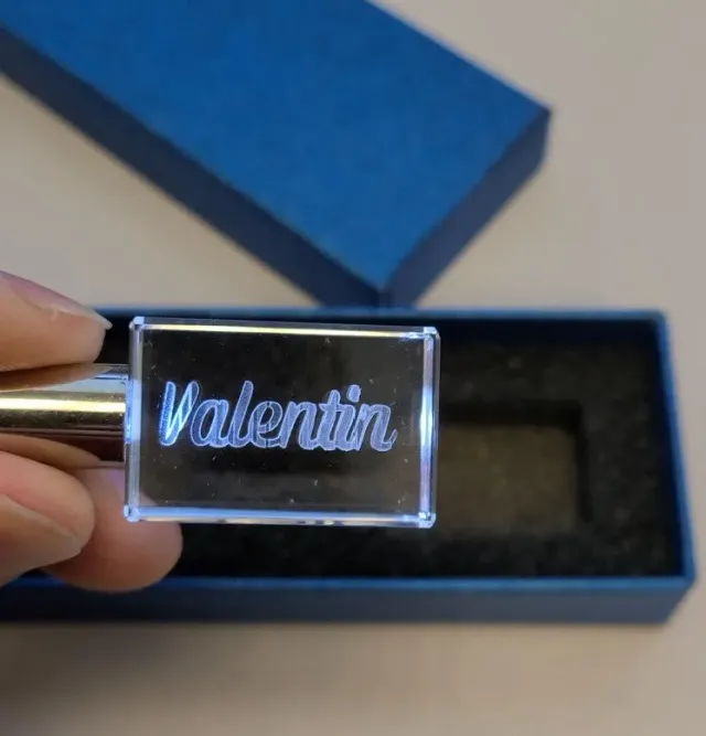 Le Digraphe Cristallin porte-clés lumineux bloc verre gravé
